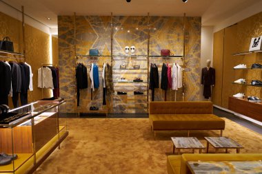 SINGAPORE - NOVEMBER 05, 2023: Marina Körfezi Sands Dükkanındaki Dolce ve Gabbana mağazasının iç çekimleri.