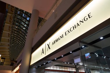 SINGAPORE - 05, 2023: Marina Körfezi Sands 'deki Dükkanlarda Armani Borsası.