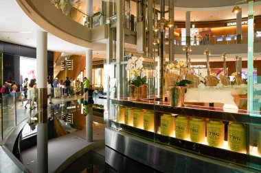 SINGAPORE - Kasım 05, 2023: Marina Körfezi Sands 'deki Dükkanların iç çekimleri.