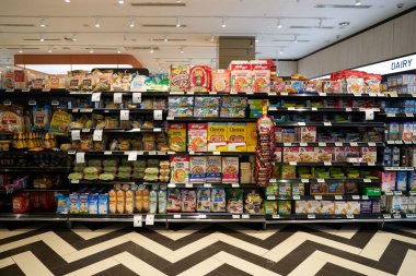 SINGAPORE - Kasım 05, 2023: Jasons Deli Marina Körfezi Sands Dükkanında.