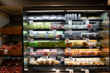 SINGAPORE - Kasım 05, 2023: Jasons Deli Marina Körfezi Sands Dükkanında.