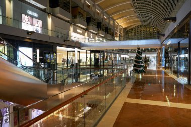 SINGAPORE - Kasım 05, 2023: Marina Körfezi Sands 'deki Dükkanların iç çekimleri.