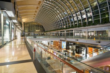SINGAPORE - Kasım 05, 2023: Marina Körfezi Sands 'deki Dükkanların iç çekimleri.
