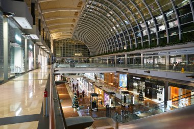 SINGAPORE - Kasım 05, 2023: Marina Körfezi Sands 'deki Dükkanların iç çekimleri.