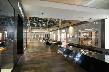 SINGAPORE - Kasım 05, 2023: Marina Körfezi Sands 'deki Dükkanların iç çekimleri.