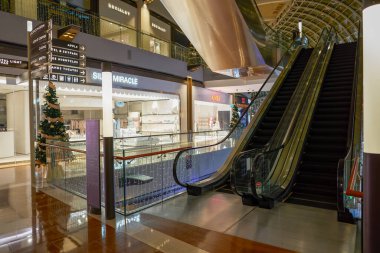 SINGAPORE - Kasım 05, 2023: Marina Körfezi Sands 'deki Dükkanların iç çekimleri.