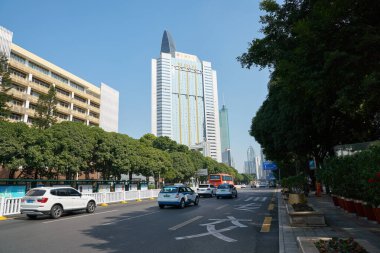 ŞENZHEN, ÇİN - 20 Kasım 2019: Gündüz vakti Shenzhen 'in sokak manzarası. 