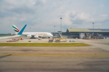 KUALA LUMPUR, MALAYSIA - 24 Mart 2023: Kuala Lumpur Uluslararası Havaalanı Vietnam Havayolları Airbus A321.