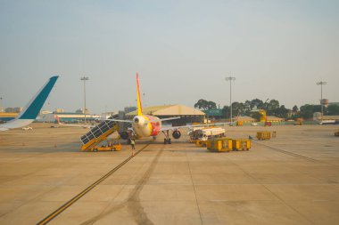 HO CHI MINH CITY, VİETNAM - 24 Mart 2023: Tan Son Nhat Uluslararası Havaalanı Vietnam Havayolları Airbus A321.