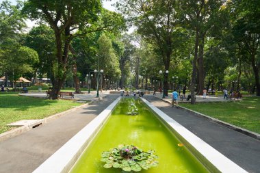 HO CHI MINH CITY, VİETNAM - 25 Mart 2023: Ho Chi Minh City 'deki Tao Dan Park sokak manzarası.