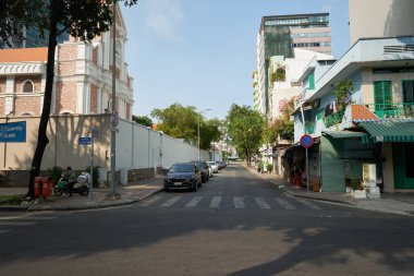 HO CHI MINH CITY, VİETNAM - 25 Mart 2023: Ho Chi Minh City 'deki bir cadde manzarası.