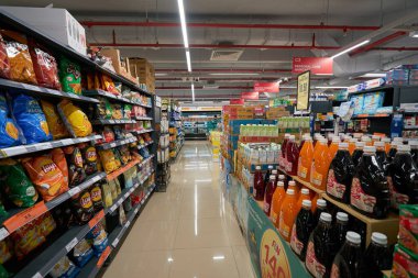 KUALA LUMPUR, MALAYSIA - 26 Mayıs 2023: Berjaya Times Meydanı Kuala Lumpur 'da NSK Grocer' ın iç çekimi.