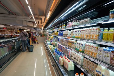 KUALA LUMPUR, MALAYSIA - 26 Mayıs 2023: Berjaya Times Meydanı Kuala Lumpur 'da NSK Grocer' ın iç çekimi.