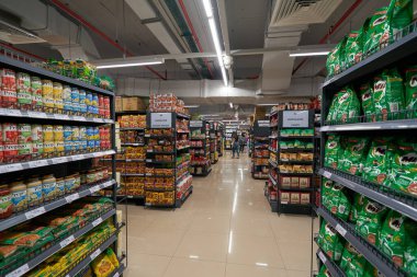 KUALA LUMPUR, MALAYSIA - 26 Mayıs 2023: Berjaya Times Meydanı Kuala Lumpur 'da NSK Grocer' ın iç çekimi.