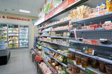 HO CHI MINH ŞEHRİ, VİETNAM - 25 Mart 2023: 7-Eleven bakkalının içi.