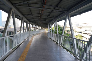 KUALA LUMPUR, MALAYSIA - 27 MAYIS 2023: Kuala Lumpur 'daki yaya geçidi.