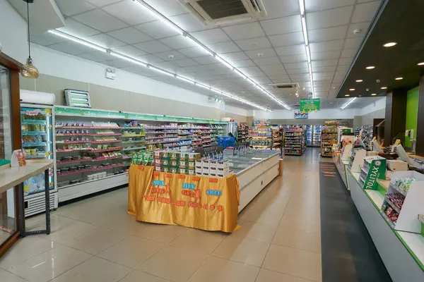 HO CHI MINH CITY, VİETNAM - 25 Mart 2023: FamilyMart market içi çekim.