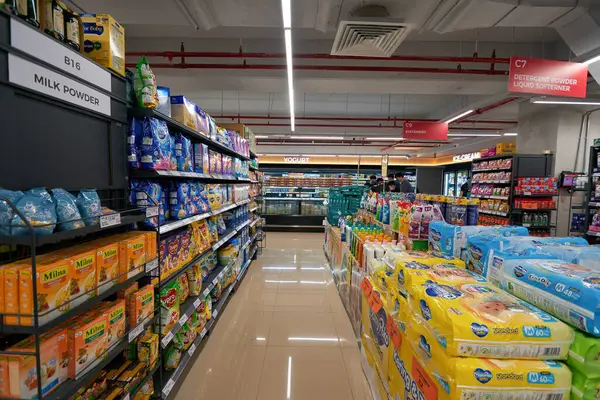 KUALA LUMPUR, MALAYSIA - 26 Mayıs 2023: Berjaya Times Meydanı Kuala Lumpur 'da NSK Grocer' ın iç çekimi.