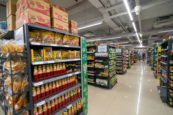 KUALA LUMPUR, MALAYSIA - 26 Mayıs 2023: Berjaya Times Meydanı Kuala Lumpur 'da NSK Grocer' ın iç çekimi.