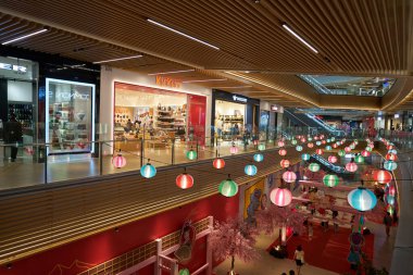 KUALA LUMPUR, MALAYSIA - 27 Mayıs 2023: LaLaport Bukit Şehir Merkezi 'nin zemin katındaki bir bölümü dekore etti.