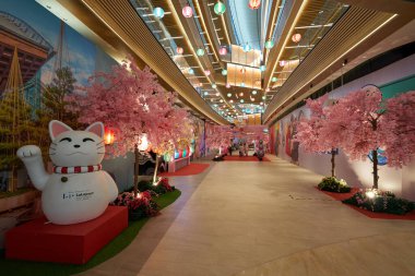 KUALA LUMPUR, MALAYSIA - 27 Mayıs 2023: LaLaport Bukit Şehir Merkezi 'nin zemin katındaki bir bölümü dekore etti.