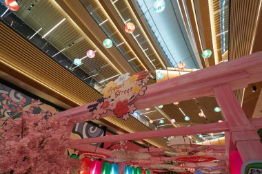 KUALA LUMPUR, MALAYSIA - 27 Mayıs 2023: LaLaport Bukit Şehir Merkezi 'nin zemin katındaki bir bölümü dekore etti.