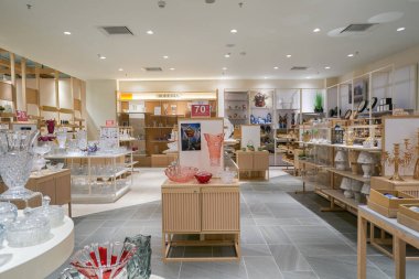 KUALA LUMPUR, MALAYSIA - 27 Mayıs 2023: LaLaport Bukit Şehir Merkezi 'ndeki Metrojaya mağazasının iç çekimleri.