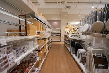 KUALA LUMPUR, MALAYSIA - 27 Mayıs 2023: LaLaport Bukit Bintang Şehir Merkezi 'ndeki Nitori mağazasında sergilenen eşyalar. Nitori bir Japon mobilyası ve ev aksesuarları perakende şirketi..