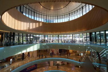KUALA LUMPUR, MALAYSIA - CIRCA MAYIS, 2023: LaLaport Bukit Bintang Şehir Merkezi 'nde atrium.