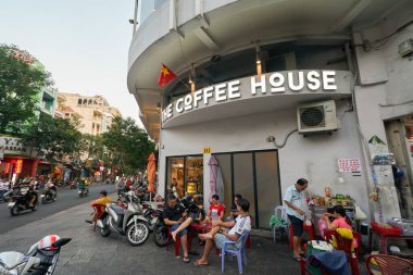 HO CHI MINH CITY, VİETNAM - 25 Mart 2023: Ho Chi Minh City 'deki Kahvehane sokak manzarası.