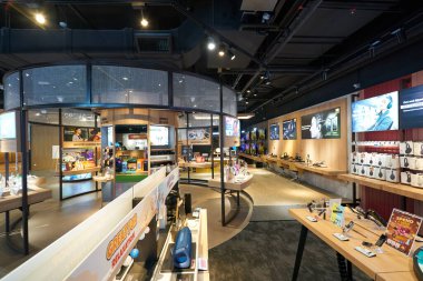 KUALA LUMPUR, MALAYSIA - 27 Mayıs 2023: Sony Store 'un LaLaport Bukit Bintang Şehir Merkezi' ndeki iç çekimi.