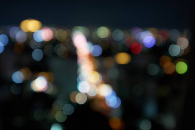 Gece vakti Ho Chi Minh City şehir manzarasının odaklanmış görüntüsü..