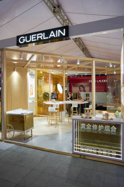 ŞENZHEN, ÇİN - 21 Kasım 2019: Shenzhen 'deki Guerlain mağazası.