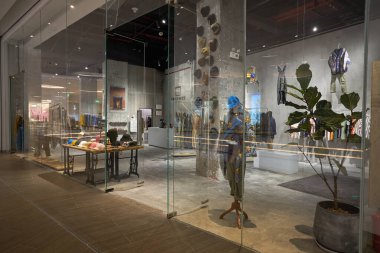 SHENZHEN, ÇİN - 22 Kasım 2019: Shenzhen 'deki Upperhill alışveriş merkezindeki mağazaya giriş.