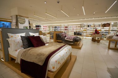 SHENZHEN, ÇİN - 22 Kasım 2019: Shenzhen 'deki Upperhill alışveriş merkezindeki Zara Home' un iç çekimleri.