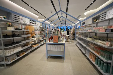 SHENZHEN, ÇİN - 22 Kasım 2019: Shenzhen 'deki Upperhills alışveriş merkezindeki Funlink mağazasının içi.