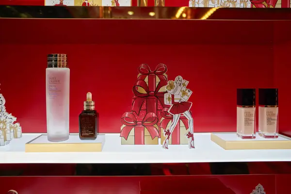 stock image SHENZHEN, CHINA - NOVEMBER 21, 2019: Estee Lauder products on display at pop-up store in Shenzhen.