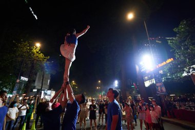 HO CHI MINH CITY, VİETNAM - 26 Mart 2023: Ho Chi Minh City 'deki Gençlik Festivali 2023' te akrobatik performans.