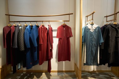 SHENZHEN, ÇİN - 22 Kasım 2019: Shenzhen 'deki UpperHills' teki Hamin Remix mağazasının iç çekimleri.