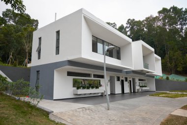 SHENZHEN, ÇİN - 26 Kasım 2019: Shenzhen 'de bir parkta umumi tuvalet