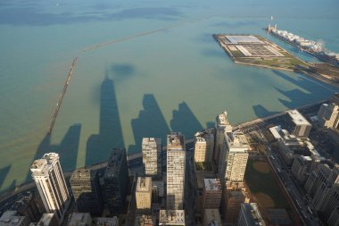 Chicago, IL - CIRCA MARCH, 2016: John Hancock Merkezi 'nden Chicago manzarası. Chicago, Amerika Birleşik Devletleri 'nde büyük bir şehirdir..