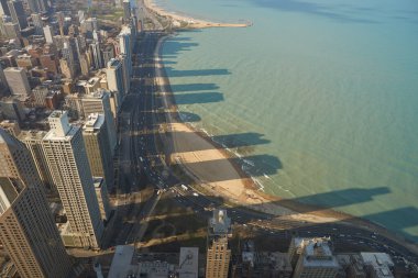 Chicago, IL - CIRCA MARCH, 2016: John Hancock Merkezi 'nden Chicago manzarası. Chicago, Amerika Birleşik Devletleri 'nde büyük bir şehirdir..