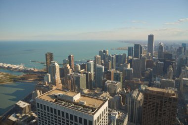 Chicago, IL - CIRCA MARCH, 2016: John Hancock Merkezi 'nden Chicago manzarası. Chicago, Amerika Birleşik Devletleri 'nde büyük bir şehirdir..