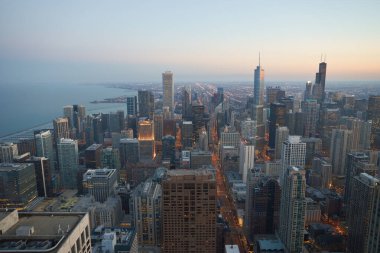 Chicago, IL - CIRCA MARCH, 2016: John Hancock Merkezi 'nden Chicago manzarası. Chicago, Amerika Birleşik Devletleri 'nde büyük bir şehirdir..