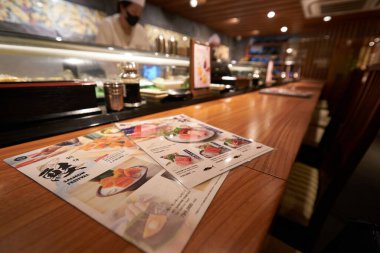 HO CHI MINH CITY, VİETNAM - 27 Mart 2023: Ho Chi Minh City 'deki Suşi Uraetei Capri' nin iç çekimi.