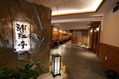 HO CHI MINH CITY, VİETNAM - 27 Mart 2023: Ho Chi Minh City 'deki Suşi Uraetei Capri' nin iç çekimi.