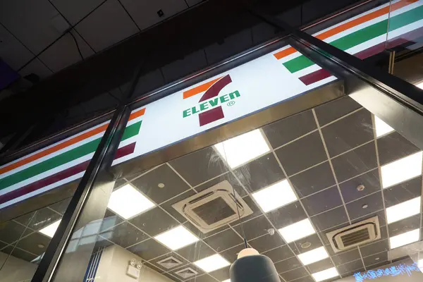 stock image SHENZHEN, CHINA - NOVEMBER 22, 2019: 7-Eleven convenience store at UpperHills in Shenzhen.