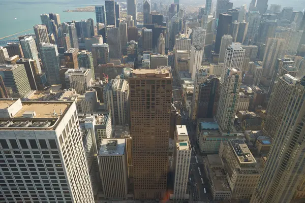 Chicago, IL - CIRCA MARCH, 2016: John Hancock Merkezi 'nden Chicago manzarası. Chicago, Amerika Birleşik Devletleri 'nde büyük bir şehirdir..