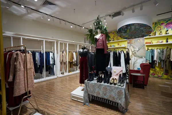 stock image SHENZHEN, CHINA - NOVEMBER 29, 2019: mannequins dressed in female clothes inside A/E store in Shenzhen Vanke Plaza shopping mall, high-end complex located in the downtown area of Longgang district.