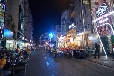 HO CHI MINH CITY, VİETNAM - 29 Mart 2023: Ho Chi Minh City 'deki Bui Vien Walking Street manzarası.
